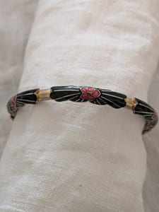 Vintage Damen Armreif mit schwarzem Email und roten Blüten – Gold/Schwarz