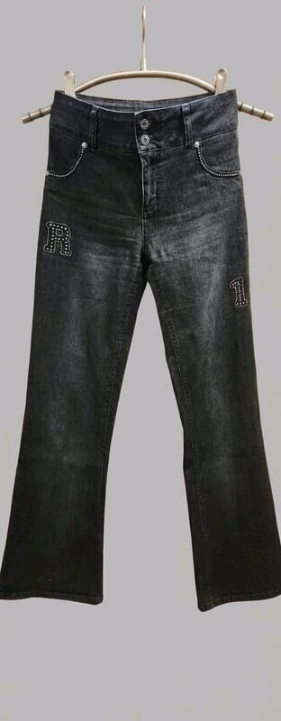 Damen Schwarze Bootcut-Jeans + Nieten + Buchstaben-Applikation Apple Jeans Gr. 28