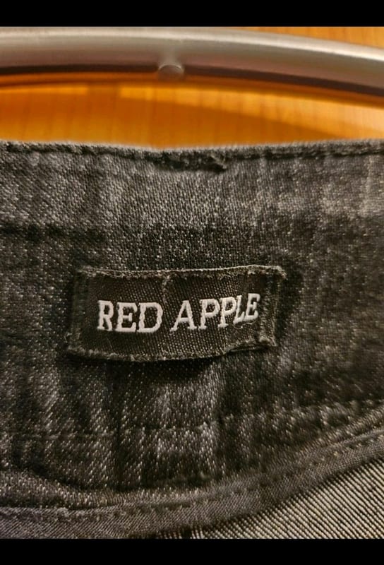 Damen Schwarze Bootcut-Jeans + Nieten + Buchstaben-Applikation Apple Jeans Gr. 28 – Bild 4 von 6