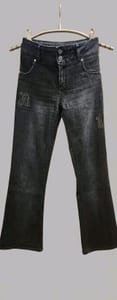 Damen Schwarze Bootcut-Jeans + Nieten + Buchstaben-Applikation Apple Jeans Gr. 28