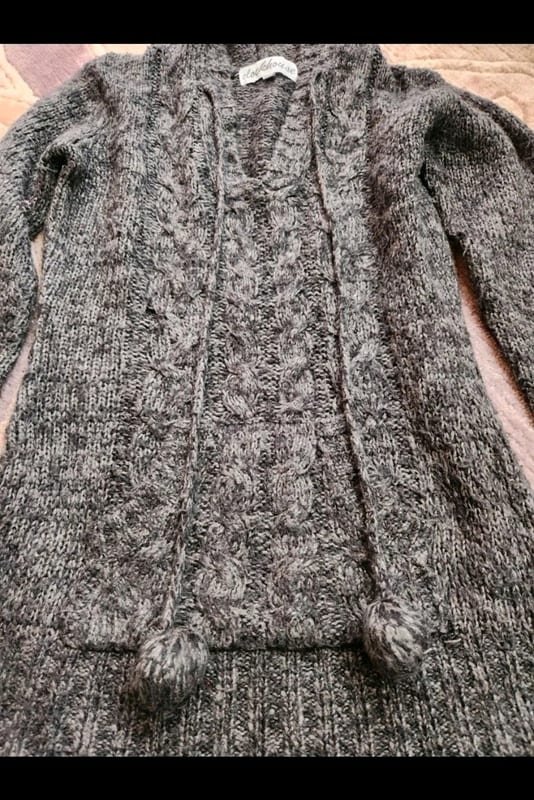 Damen Grau melierter Strickpullover mit Kapuze und Zopfmuster Clockhouse Gr. S – Bild 3 von 5