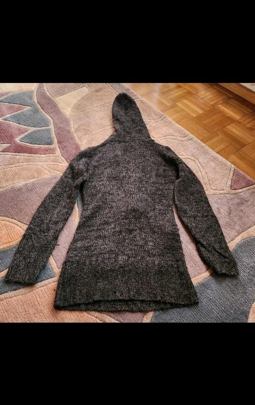 Damen Grau melierter Strickpullover mit Kapuze und Zopfmuster Clockhouse Gr. S – Bild 5 von 5