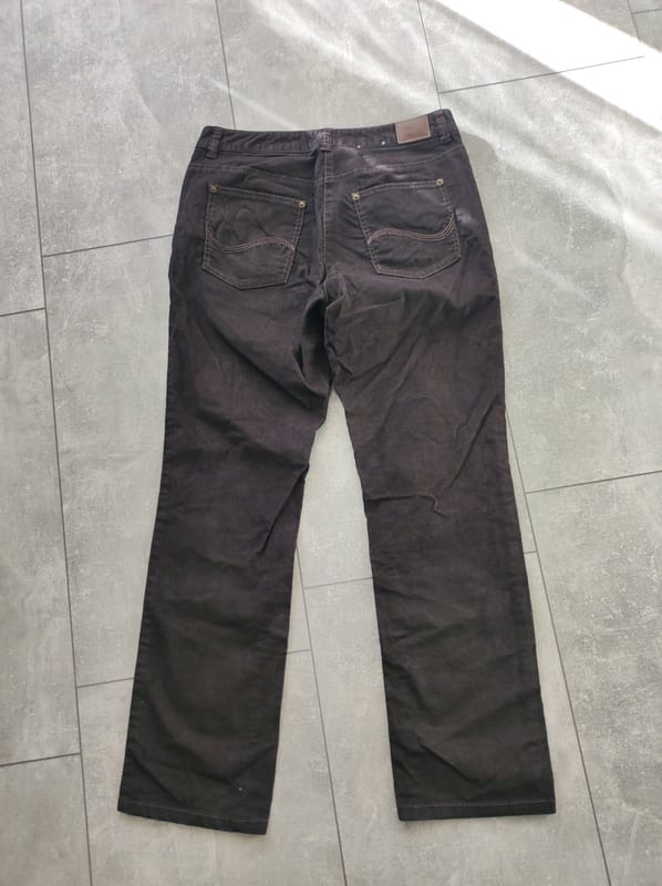 Damen Cordhose in Dunkelbraun, gerade geschnitten – Größe 40 – Bild 5 von 6