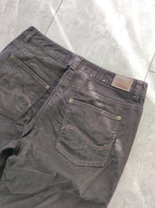 Damen Cordhose in Dunkelbraun, gerade geschnitten – Größe 40 – Bild 6 von 6