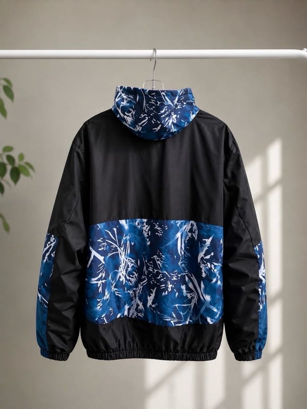 Herren Windbreaker-Jacke mit Kapuze, Schwarz-Blau gemustert – Größe XL – Bild 2 von 4