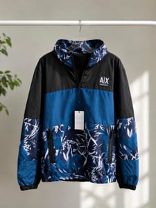 Herren Windbreaker-Jacke mit Kapuze, Schwarz-Blau gemustert – Größe XL