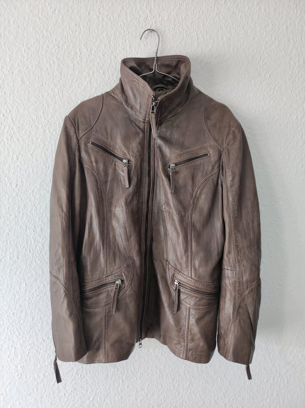 Damen Braune Lederjacke mit Reißverschlusstaschen – Größe 46 – Bild 2 von 10