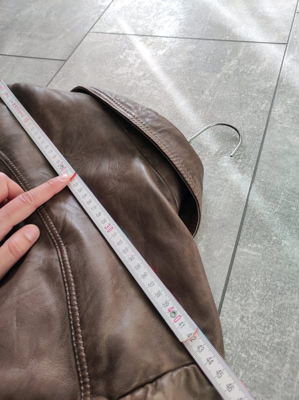 Damen Braune Lederjacke mit Reißverschlusstaschen – Größe 46 – Bild 8 von 10