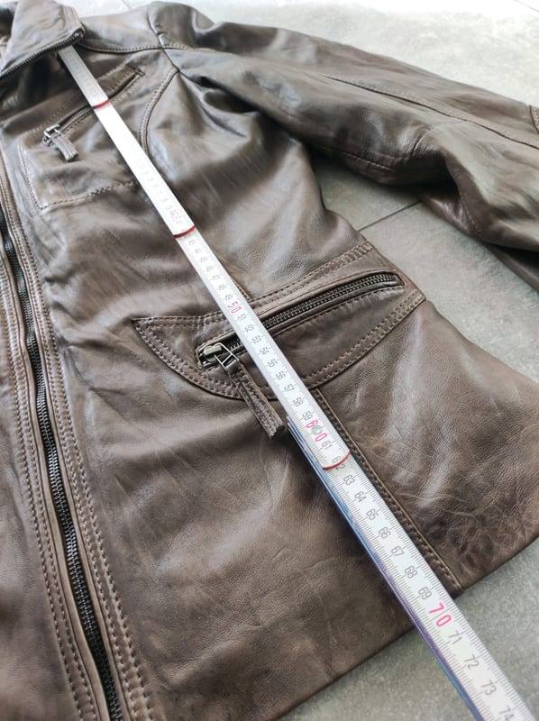 Damen Braune Lederjacke mit Reißverschlusstaschen – Größe 46 – Bild 9 von 10