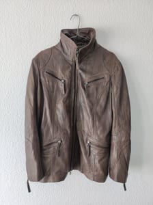 Damen Braune Lederjacke mit Reißverschlusstaschen – Größe 46 – Bild 2 von 10