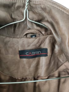 Damen Braune Lederjacke mit Reißverschlusstaschen – Größe 46 – Bild 4 von 10