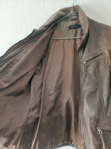 Damen Braune Lederjacke mit Reißverschlusstaschen – Größe 46 – Bild 6 von 10