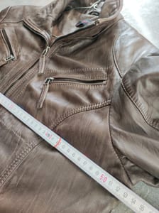 Damen Braune Lederjacke mit Reißverschlusstaschen – Größe 46 – Bild 7 von 10
