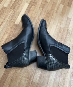 Schwarze Chelsea Boots mit Absatz – Damen – Größe 37 – Bild 4 von 8