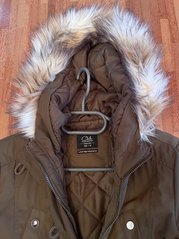 Damen Parka mit Kapuze und Kunstfellbesatz – Braun – Größe 38 – Bild 10 von 11