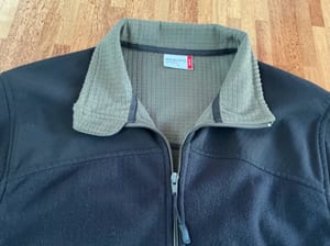 Herren Schwarze Fleecejacke mit Reißverschluss und grauem Stehkragen – Größe M – Bild 4 von 7