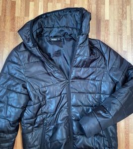 Gesteppte Damenjacke mit Kapuze – schwarz – Größe 38 – Bild 9 von 10