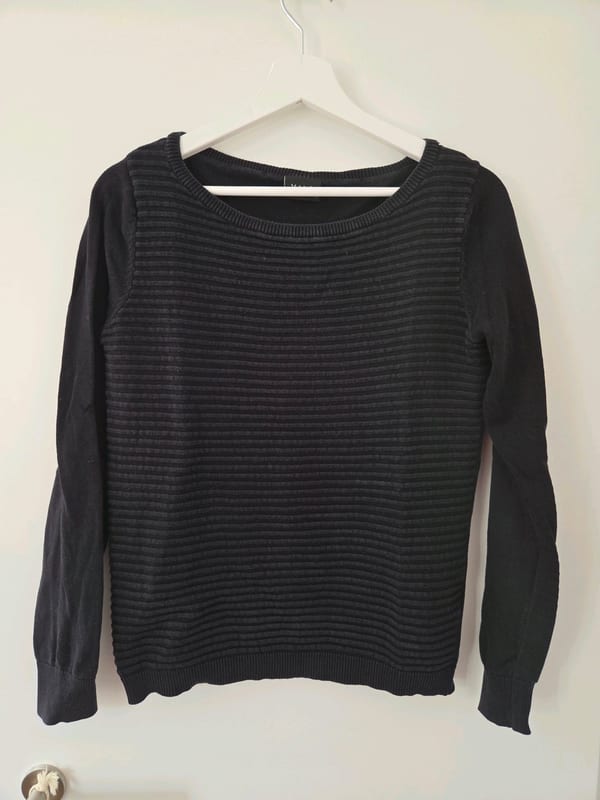 Damen Feinstrick Pullover mit Riffelung Schwarz im Biker Style – Größe S