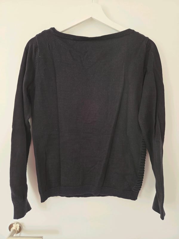 Damen Feinstrick Pullover mit Riffelung Schwarz im Biker Style – Größe S – Bild 4 von 4