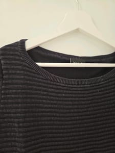 Damen Feinstrick Pullover mit Riffelung Schwarz im Biker Style – Größe S – Bild 2 von 4