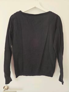 Damen Feinstrick Pullover mit Riffelung Schwarz im Biker Style – Größe S – Bild 4 von 4