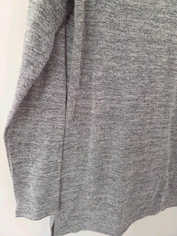Damen Feinstrick Pullover Grau Melliert mit V-Ausschnitt – Größe XS – Bild 2 von 5