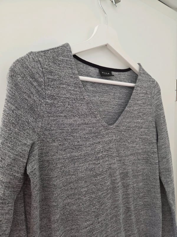 Damen Feinstrick Pullover Grau Melliert mit V-Ausschnitt – Größe XS – Bild 4 von 5