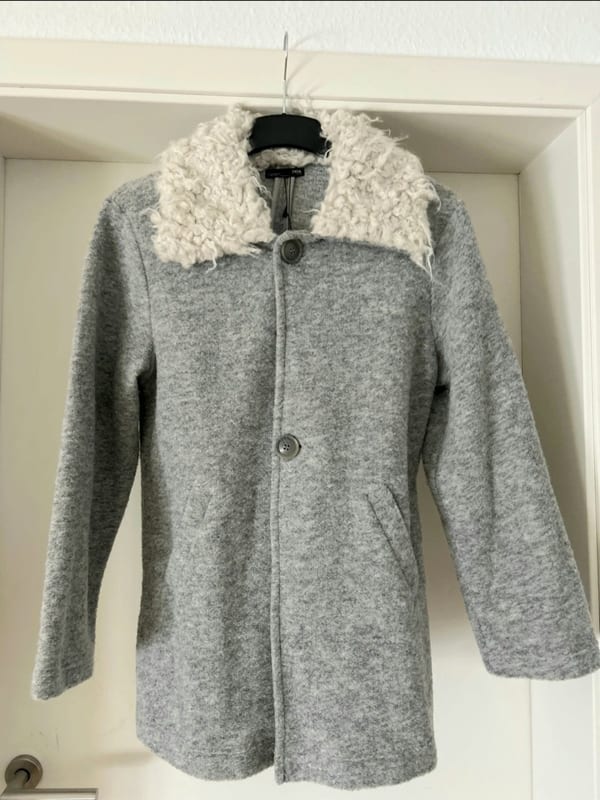 Damen Schöner Mantel Grau mit Fellkragen – Größe 34