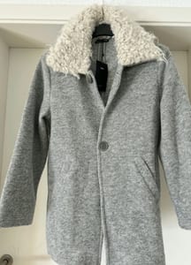 Damen Schöner Mantel Grau mit Fellkragen – Größe 34 – Bild 2 von 11