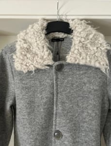 Damen Schöner Mantel Grau mit Fellkragen – Größe 34 – Bild 4 von 11