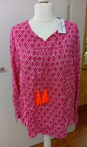 Damen Pinke Bluse mit Rautenmuster und orangen Quasten – Größe L/XL – Rosa