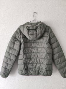 Damen Steppjacke mit Kapuze in Salbeigrün – Größe 36 – Bild 4 von 4