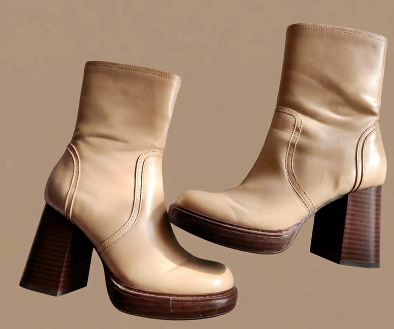 Damen Beige Stiefeletten mit Plateau und Holzabsatz Catwalk beige Gr. 36