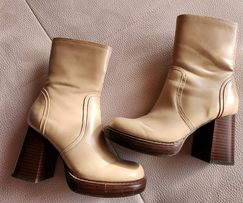 Damen Beige Stiefeletten mit Plateau und Holzabsatz Catwalk beige Gr. 36 – Bild 2 von 7