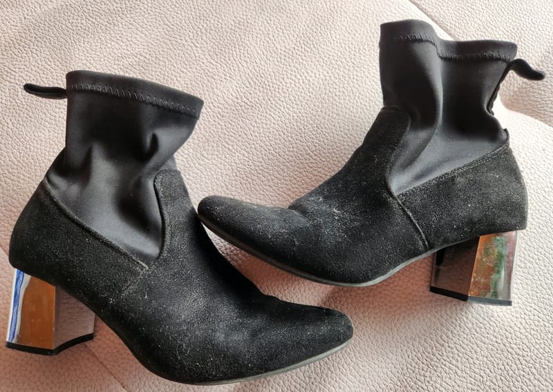 Damen Schwarze Stiefeletten mit Blockabsatz in Metallic-Optik BodyFlirt Gr. 37 – Bild 2 von 5