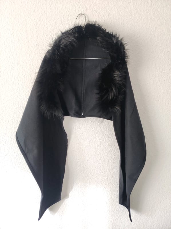 Damen Schwarzer Schal-Cape mit Fell-Kragen – Einheitsgröße