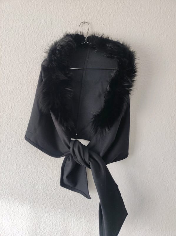 Damen Schwarzer Schal-Cape mit Fell-Kragen – Einheitsgröße – Bild 3 von 5