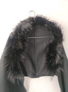 Damen Schwarzer Schal-Cape mit Fell-Kragen – Einheitsgröße – Bild 2 von 5