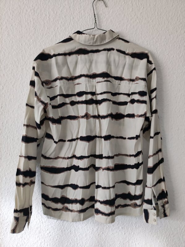 Damen Langarm-Bluse mit Streifenmuster in Beige und Schwarz – Größe S – Bild 5 von 5