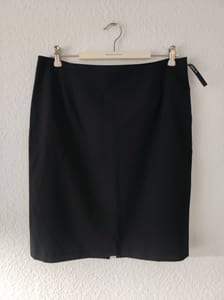 Damen Schwarzer Bleistiftrock mit Schlitz hinten – Größe 42
