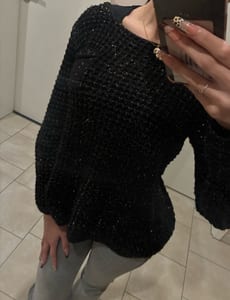 Damen Schwarzer Strickpullover mit Glitzergarn und weiten Ärmeln – Größe S