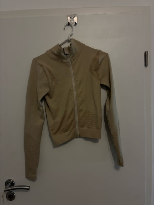 Damen Sportjacke Stehkragen Reißverschluss beige – Größe S/M
