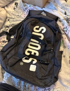 Herren Schwarzer Rucksack Snipes mit großem Aufdruck – Schulrucksack