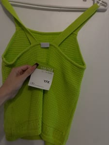 Mädchen Neongrünes Strick-Top mit Spaghettiträgern – Größe XS – Bild 2 von 2