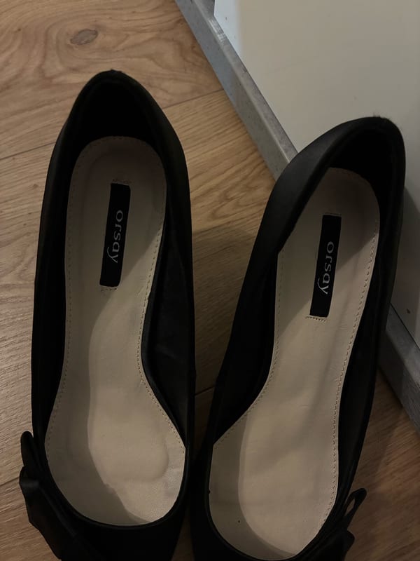 Damen Schwarze Pumps mit Schleife, spitze Form – Größe 40 – Bild 2 von 2