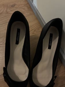 Damen Schwarze Pumps mit Schleife, spitze Form – Größe 40 – Bild 2 von 2