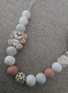 Schnullerkette mit Teddybär – Silikonperlen in Beige und Braun