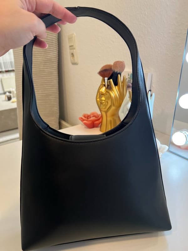 Damen Schwarze Schultertasche mit Logo-Prägung – Bild 7 von 12