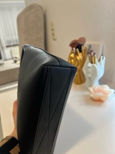 Damen Schwarze Schultertasche mit Logo-Prägung – Bild 6 von 12