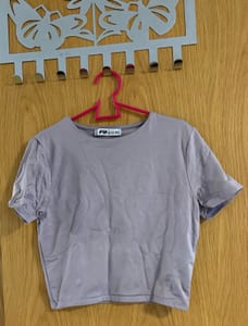 Damen Kurzes Basic-T-Shirt in Grau – Cropped – Größe S – Bild 2 von 2
